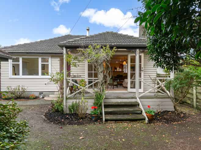 8 York Avenue, Manor Park