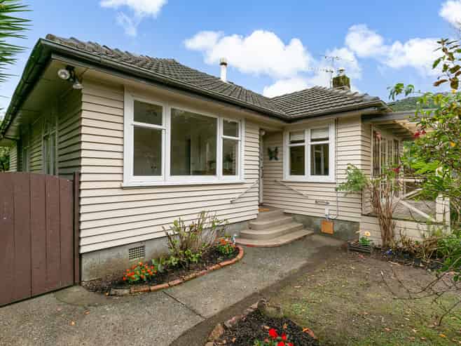 8 York Avenue, Manor Park