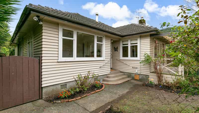 8 York Avenue, Manor Park