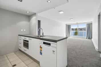 8B/370 Oriental Parade, Oriental Bay