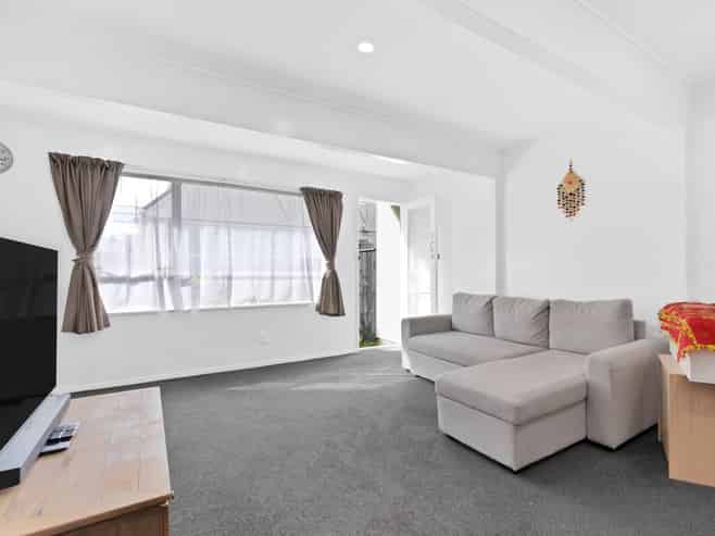 2/264 Grounsell Crescent, Belmont
