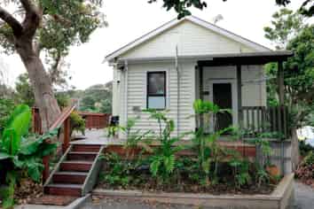 18 Ocean Rd, Paekakariki