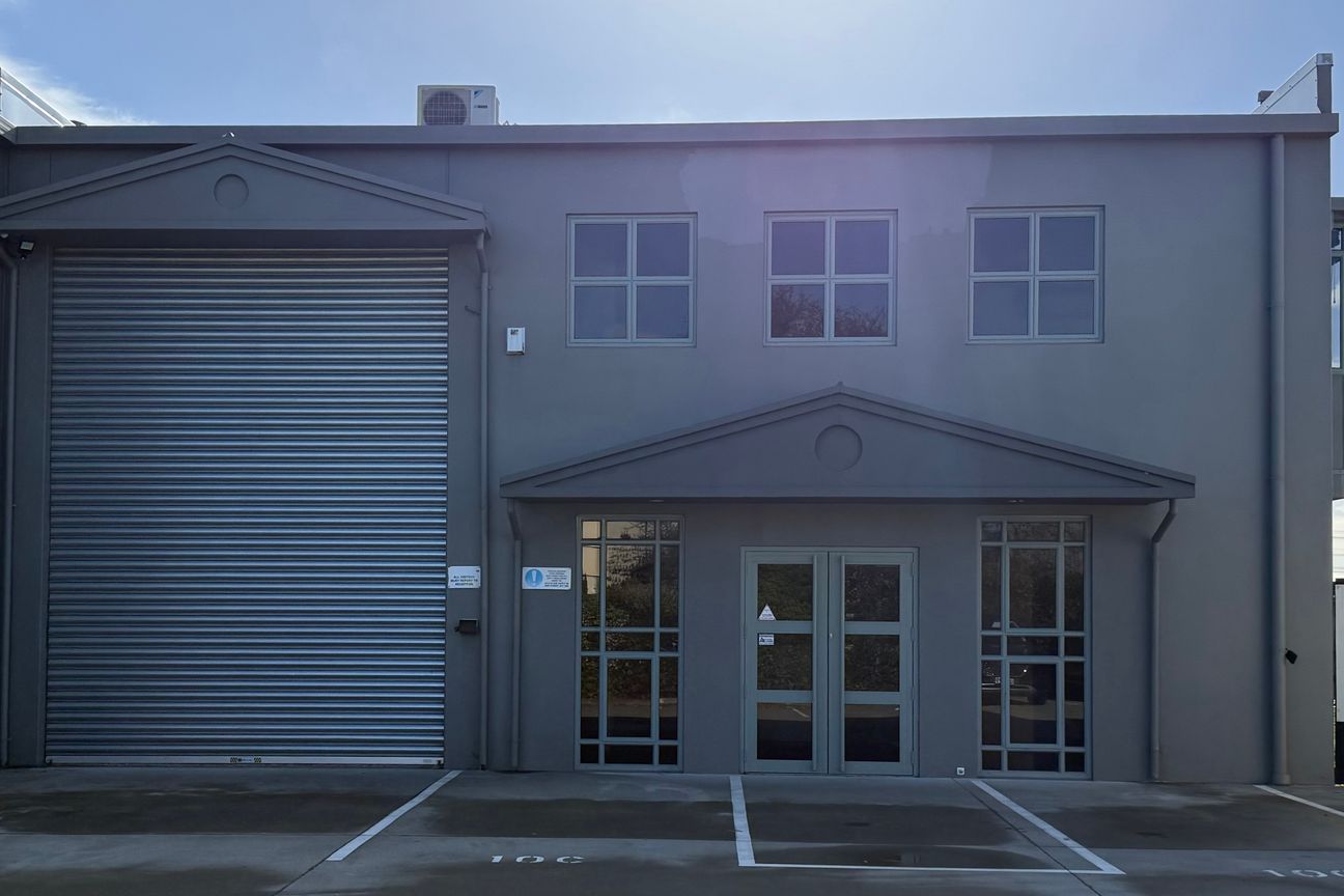 Upgraded Ground Floor Office & Warehouse – pohled 2