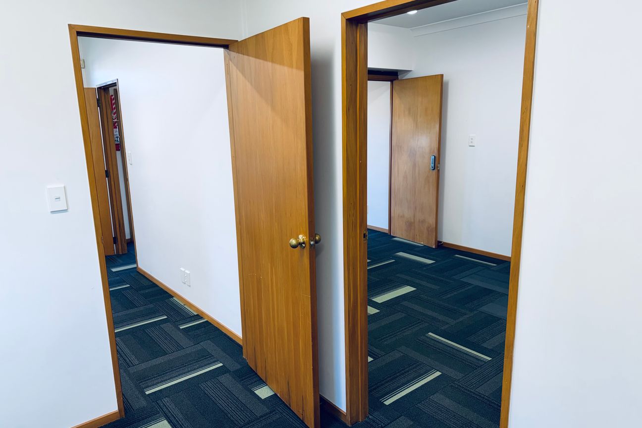 Upgraded Ground Floor Office & Warehouse – pohled 6