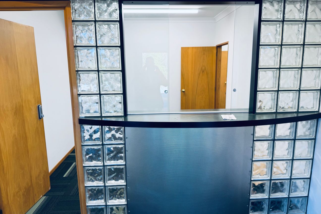 Upgraded Ground Floor Office & Warehouse – pohled 5