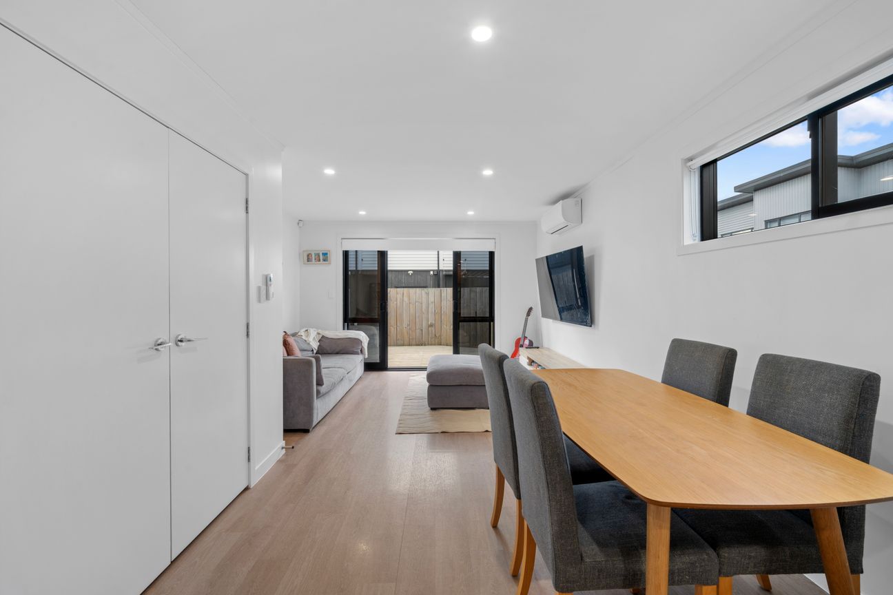 LOW-MAINTENANCE LIVING BY THE VILLAGE – pohled 4
