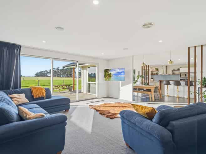 867 Lorne Dacre Road, Roslyn Bush