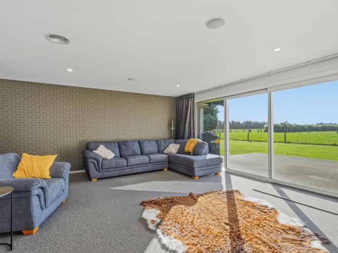 867 Lorne Dacre Road, Roslyn Bush