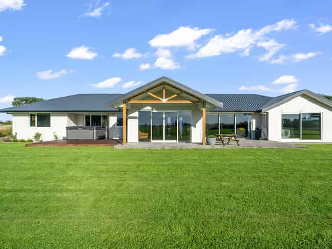 867 Lorne Dacre Road, Roslyn Bush
