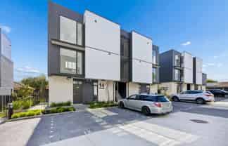 4/14 Treasure Lane, Te Atatu South