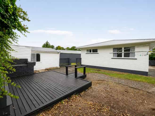 16 Manapouri Place, Glenview