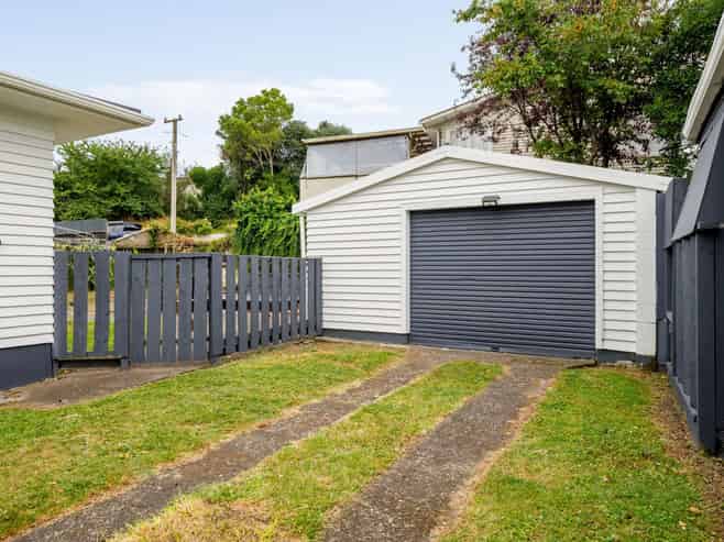 16 Manapouri Place, Glenview