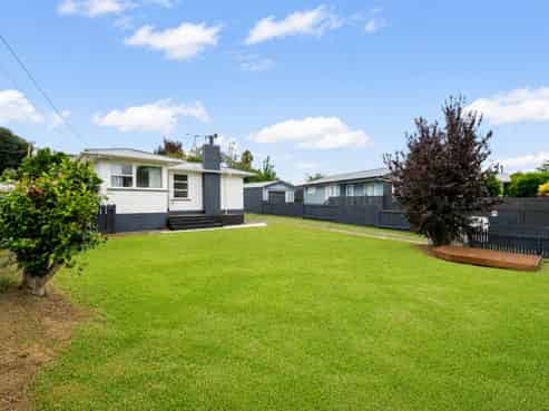 16 Manapouri Place, Glenview