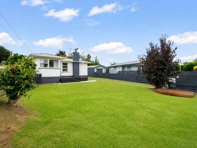 16 Manapouri Place, Glenview