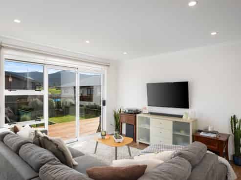 1A Community Green, Featherston