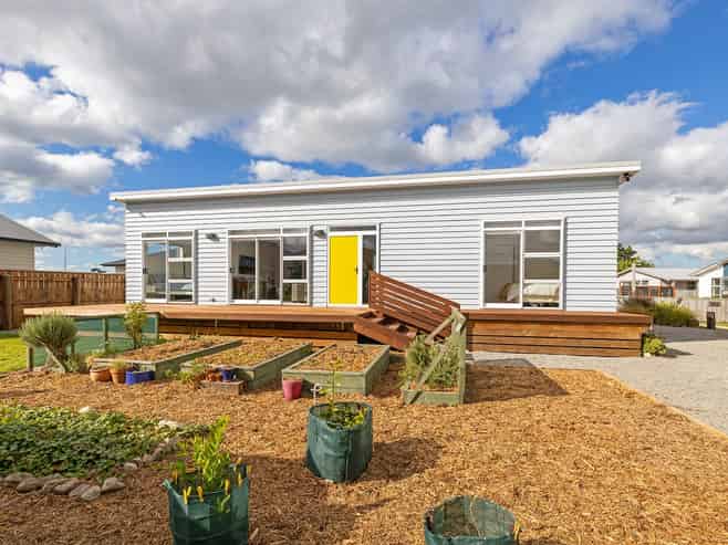 1A Community Green, Featherston