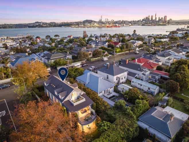 10 Calliope Road, Devonport