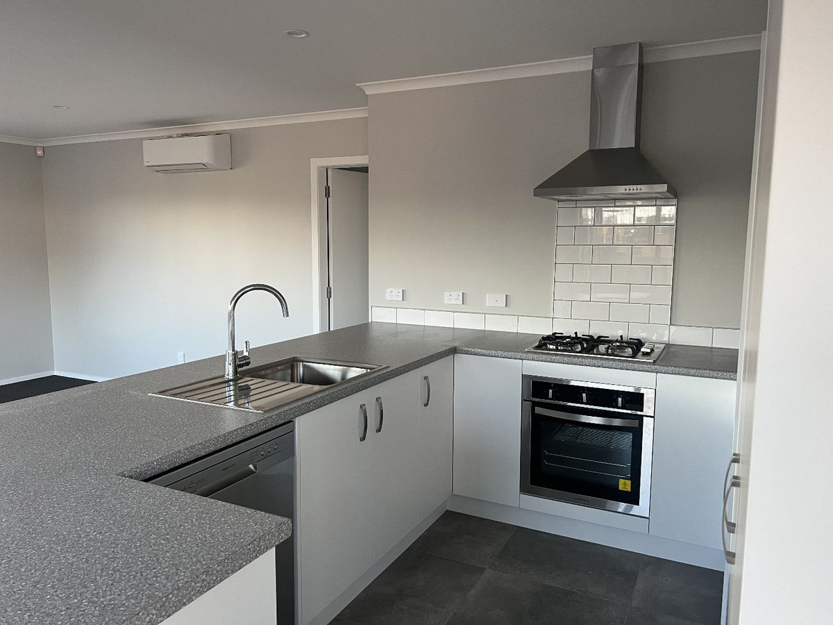 Gorgeous Three Bedroom Home - Widok 3