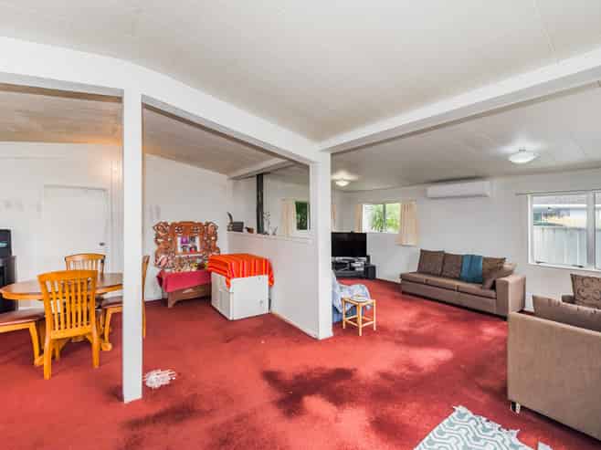 16 Walton Road, Paraparaumu Beach