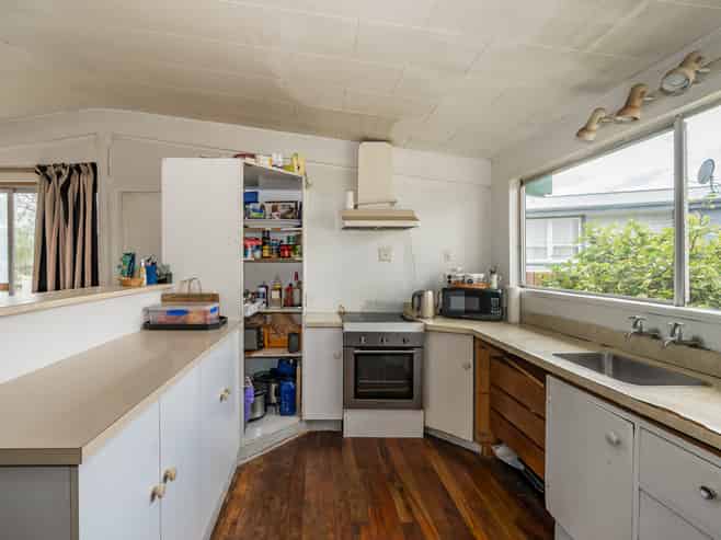 16 Walton Road, Paraparaumu Beach