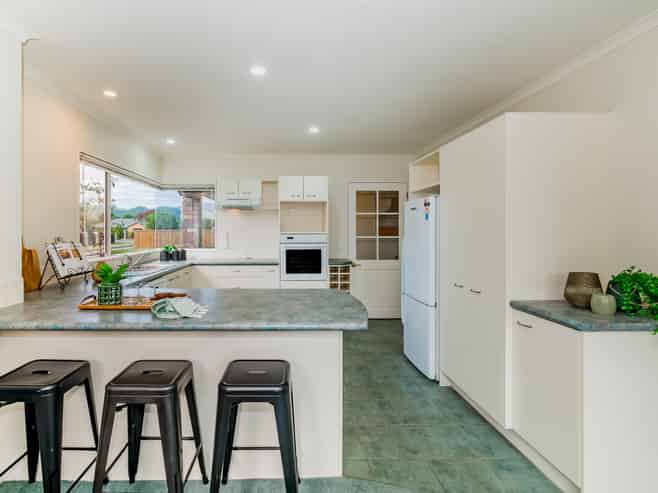 122 Guildford Drive, Paraparaumu Beach