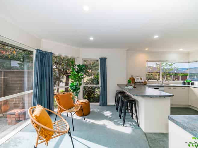 122 Guildford Drive, Paraparaumu Beach