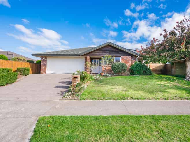 122 Guildford Drive, Paraparaumu Beach