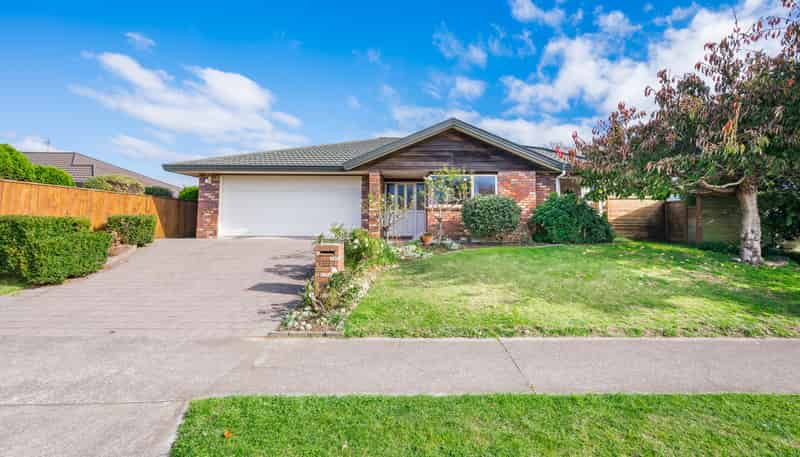 122 Guildford Drive, Paraparaumu Beach
