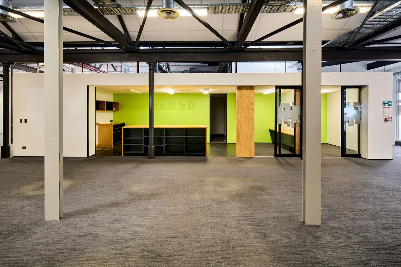 Character Office floor in the CBD - Още