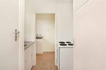 2/87 Featherston Street, Takaro