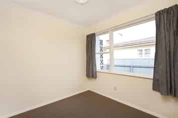 2/87 Featherston Street, Takaro