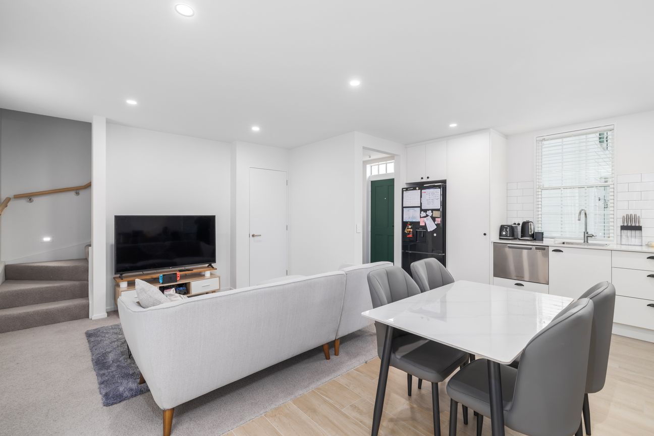 Value Buying, Owners Want It Sold - Vista 3