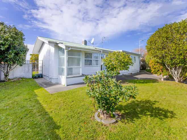 28 Wycliffe Street, Onekawa