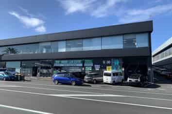 Elevated Kingsland Mixed Use Space | 1,300 m2