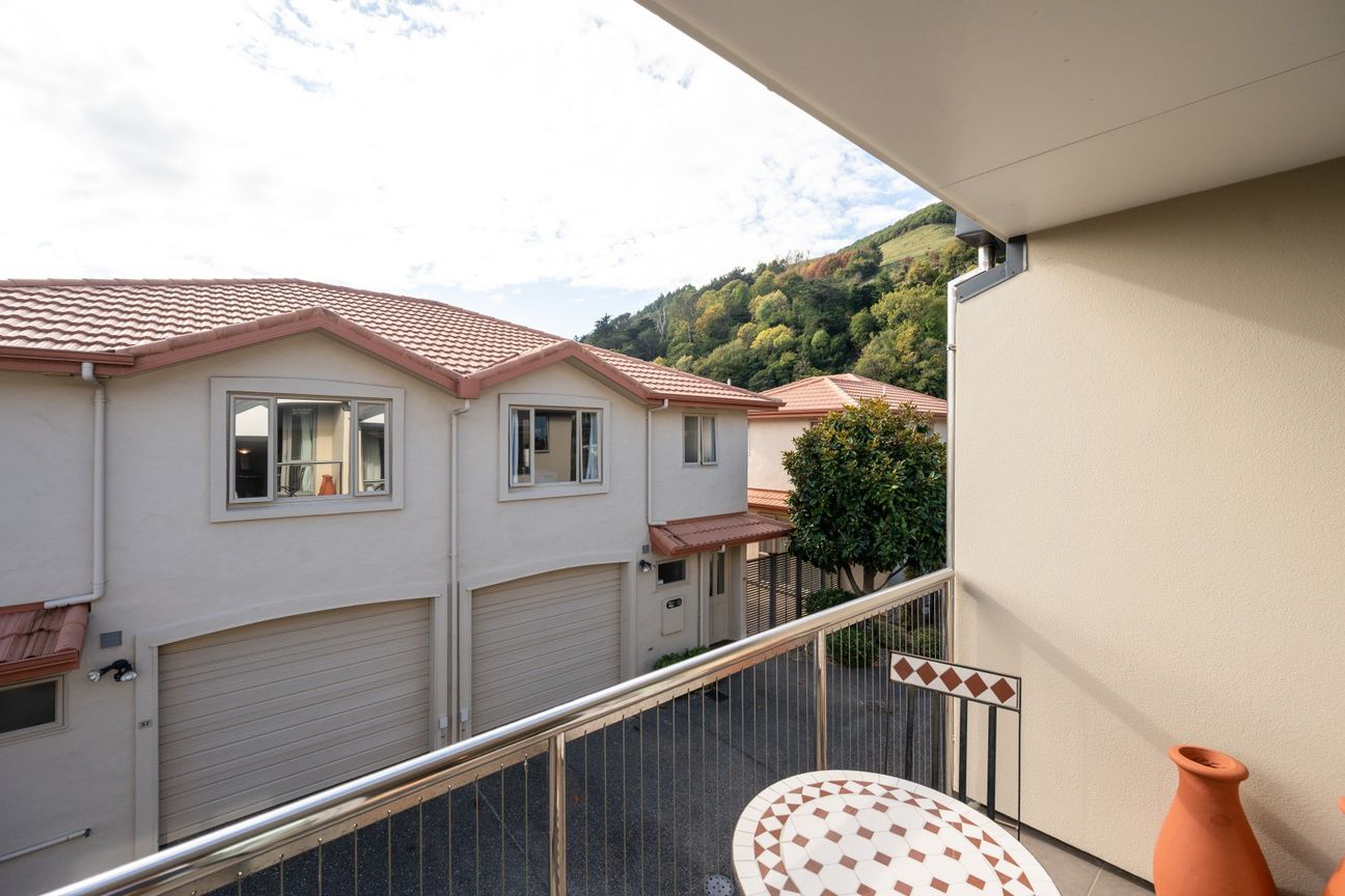 Sunny, Secure, City Lock and Leave with Courtyards - Vista 4