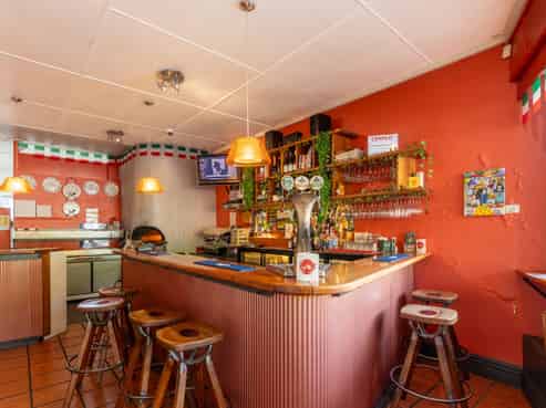 Premium SH6 | Proven tenants | Development upside
