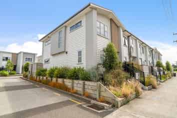 1119A High Street, Taita