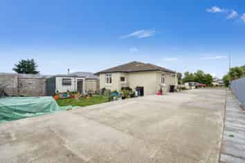 28b Coronation Street, Strathern