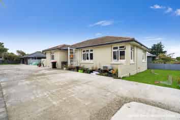 28b Coronation Street, Strathern