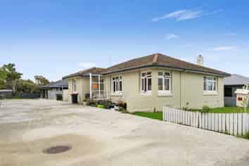 28b Coronation Street, Strathern