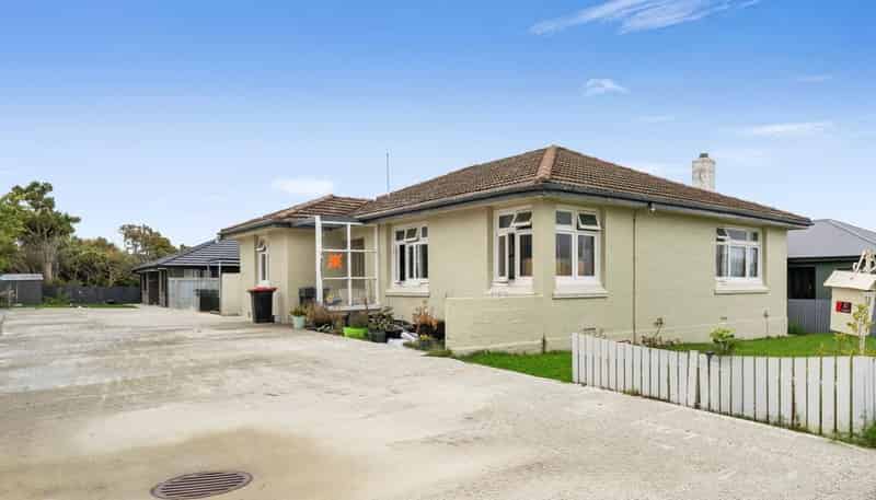 28b Coronation Street, Strathern