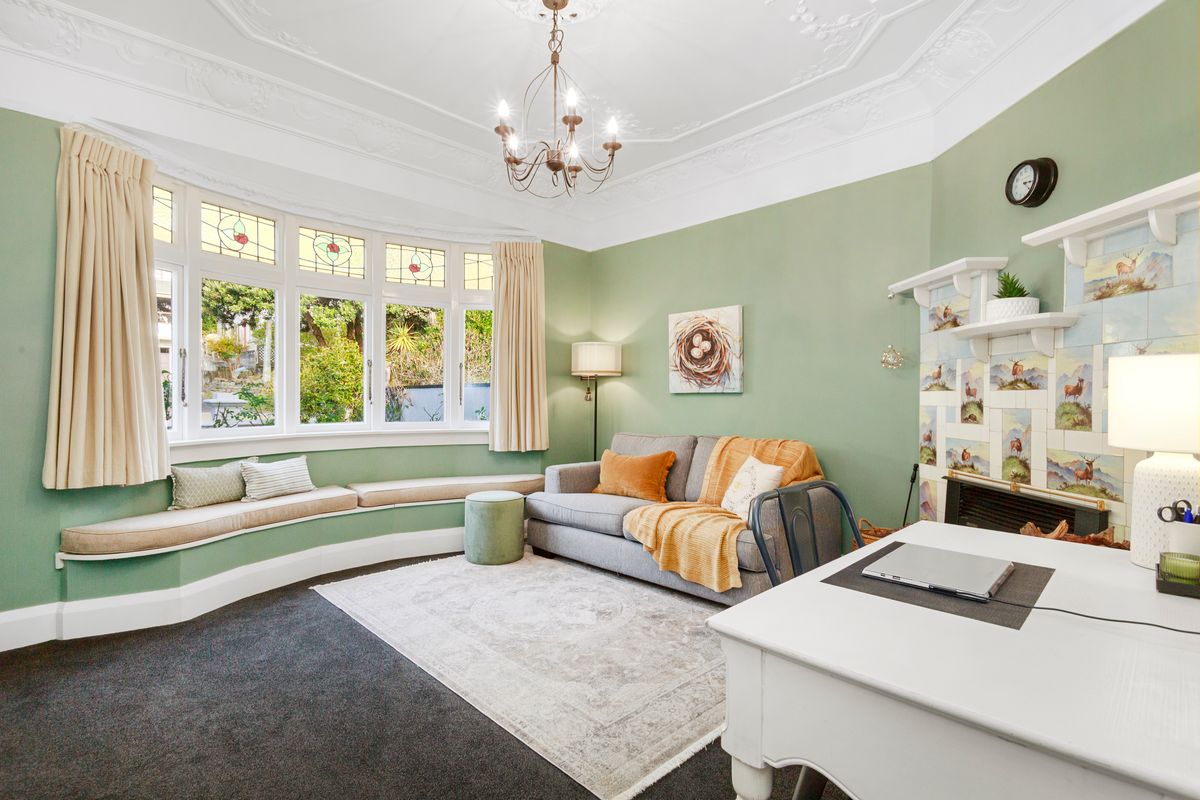 A Home Of Charm and Distinction - Mehr