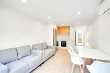 2/146 Old Farm Road, Hamilton East
