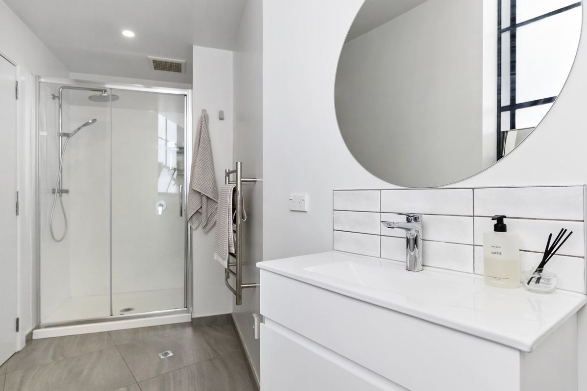 High NBS. Low Body Corp. Cool Urban Loft Feel – další