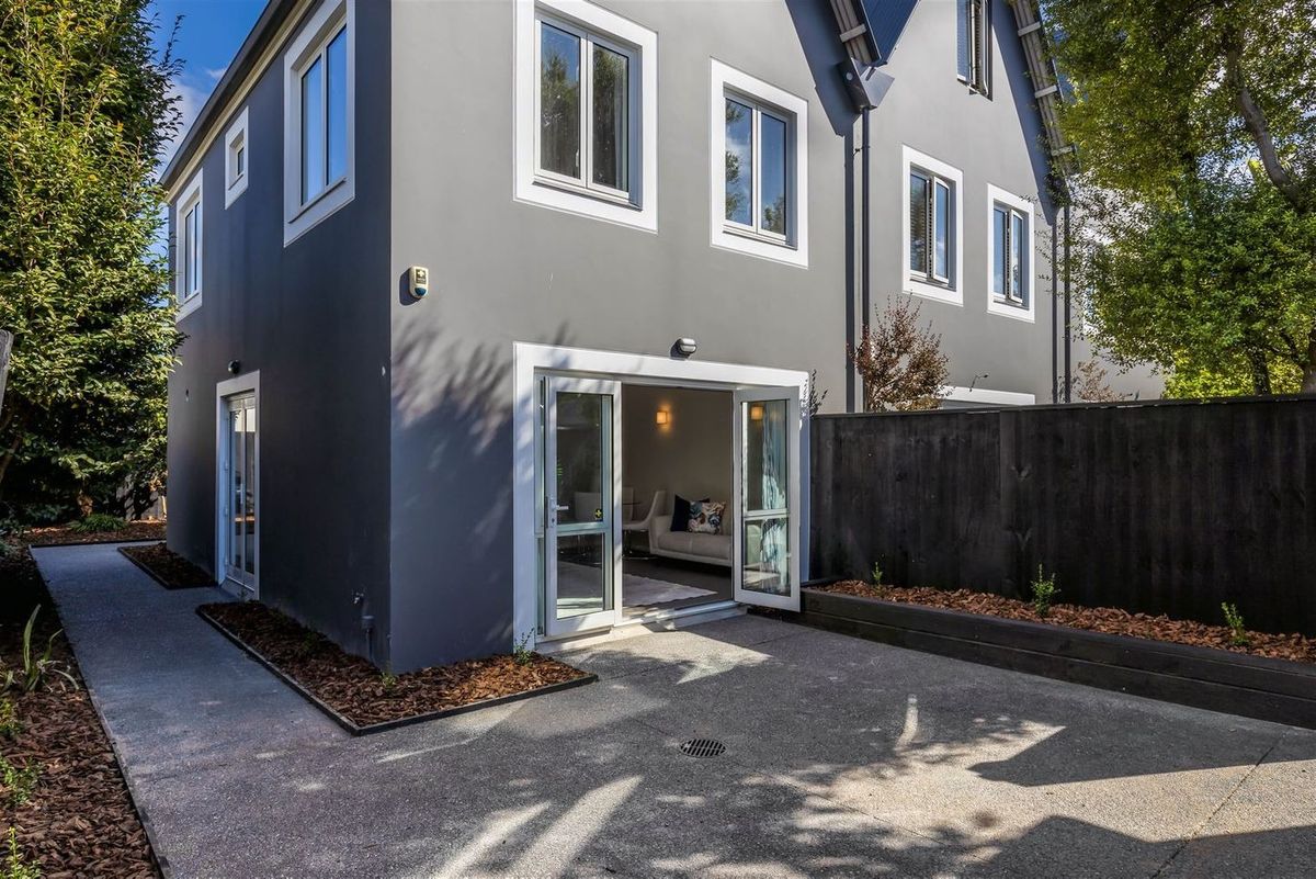 Centre City 3 bedrooms & double garage, Christchurch Central