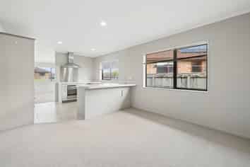 3 Percy Kinsman Crescent, Riverstone Terraces