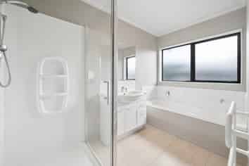 3 Percy Kinsman Crescent, Riverstone Terraces