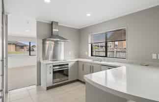 3 Percy Kinsman Crescent, Riverstone Terraces