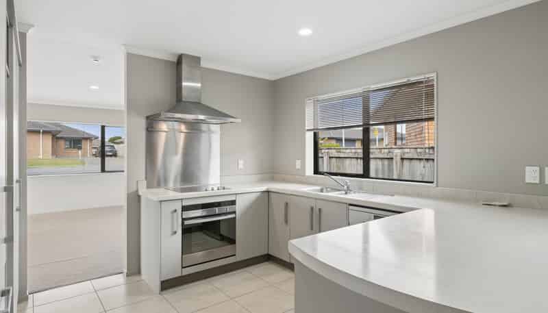 3 Percy Kinsman Crescent, Riverstone Terraces