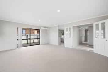 3 Percy Kinsman Crescent, Riverstone Terraces